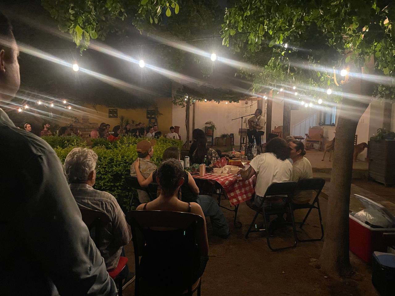 Cantar en el patio